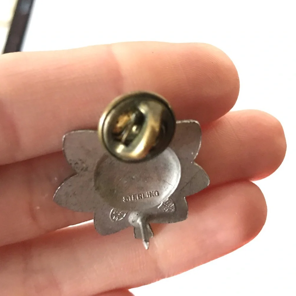 Sterling silver vintage 1950s brooch pin leaf world war 2 medal